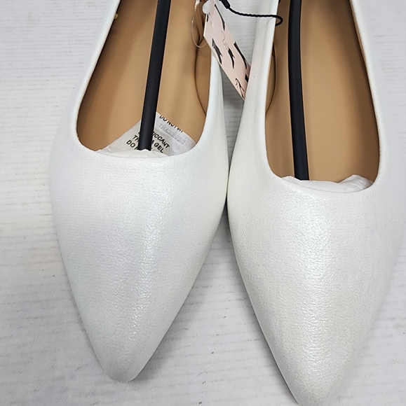 New White Ballet Shoes Balletcore Slipon Pointed Toe Flats Size 9.5 - Picture 2 of 7